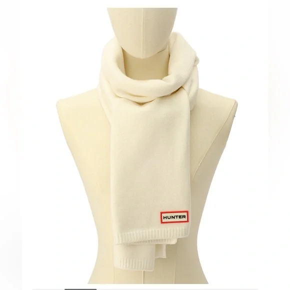 Hunter Cream White Knit Scarf - Picture 2 of 6